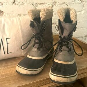 Sorell winter boots. Cute for winter collection. Worn and used price adjusted